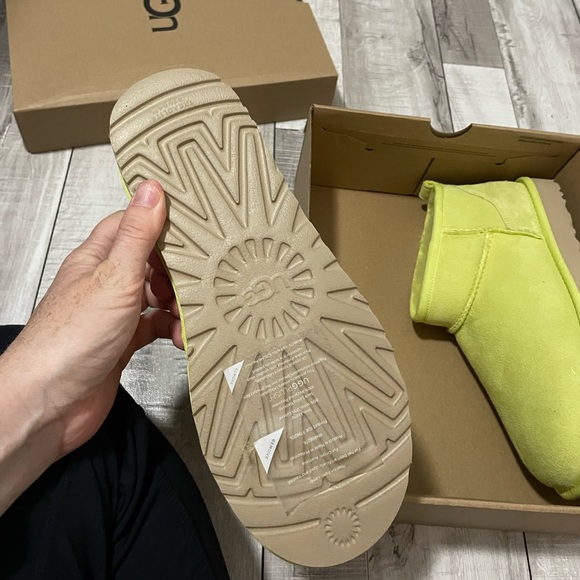UGG Classic Ultra Mini - Picture 6 of 7